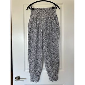 Women’s Old Navy Active Joggers Black & White Leopard Print